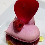 ピエール・エルメ・パリ - 2015年3月　期間限定イスパハンは、ハート型♡