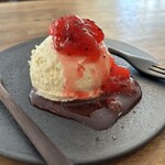 東向島珈琲店 - レアチーズケーキ　紅芯キウイ(ルビーレッド)