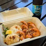ハリーズ シュリンプ トラック - 添えられたライスの上にもーガーリック。
それにレモンをジュッと絞って、レモンバターガーリックライスも最高〜ww
