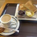 赤城山観光総合案内所 新坂平売店 - トーストセット（あんバター&コーヒー）650円！