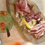 ピザとハムと時々ワイン ボンジョルノ食堂 - 