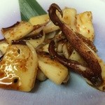 Spicy grilled squid tentacles