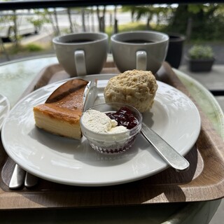ショウゾウ シラカワ 水辺のコーヒー_0