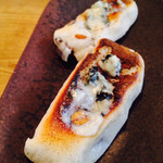 お茶とお菓子 横尾 - ゴルゴンゾーラチーズの焼き豆餅
