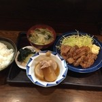 山ちやん - 夕飯めあての時には定食も可能！本日いただいたのは「とんてき定食」