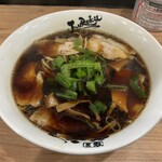 麺屋 丈六 - 中華そば(並) 900円
