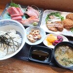 勝浦港 市場食堂 勝喰