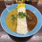 エピタフカレー - カレー2種盛り：ディル香るサーモンサーモンコルマカレー：ポークビンダルーMARKⅡ