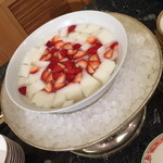 ジ・オークラ・トーキョー - イチゴ入り杏仁豆腐２０１５年３月