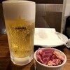 ピッツェリア・エ・バール・レガーメ - 生ビール中ジョッキ（サッポロ黒ラベル）：７７０円、チャージ（ピクルス）：４４０円
