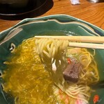 きしや - 麺は中太の縮れ麺です