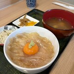魚まる食堂 - 平目漬け丼