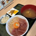 魚まる食堂 - 2色漬け丼