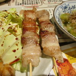 Yakitori Tambe - 次は豚バラ、福岡の焼鳥の王道ですね、焼鳥はこれから全部で９品出て来ました。
                      
                      