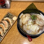 츄우카 소바 엔쟈쿠 - ワンタン Soba とり醤油　１０００円 ＆ 焼ギョウザ ４コ　２５０円　(2026/05)