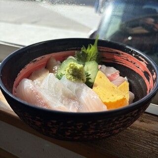 市場の食堂 金目亭_0