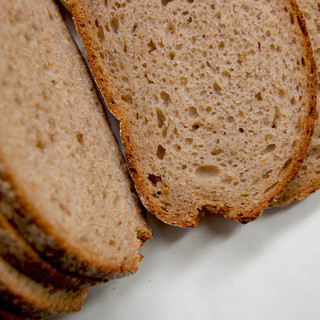 ベッカライ・ブロートハイム - 料理写真:ベルリーナブロート1/4