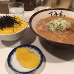 すみれ - ラー博は俺の社員食堂。  平日限定、味噌ラーメソラソチ！  今日はすみれ明太子ごはんを選択。今日の味噌ラーメソは、すみれさんにしてはイマイチだったな。不完全燃焼。ま、こういう日もある