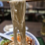 馬子禄 牛肉面 - 平麺