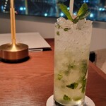 Dining Restaurant BAY GRILL By Yokohama Royal Park Hotel - お料理が提供されるまでの一杯