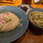 金沢濃厚煮干豚骨 伊乃心 - 