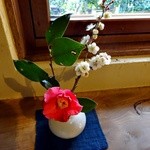 手造りそば 打墨庵 加瀬 - 二月、椿に梅の花