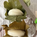 大極殿本舗 - お餅は、蛤形に。