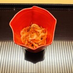 髙橋 謙太郎 - 桜海老のサラダ、中にソラマメとスナップエンドウが入ってます。