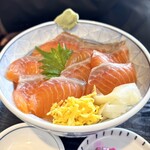 海誠 - サーモン丼