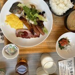 アパホテル - 料理写真:お茶漬けやパンもあります