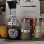 つじ製麺所 - 調味料たち