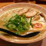 ラーメン はなふく - 鶏とんこつラーメン　中太ちぢれ麺　700円