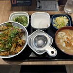 吉野家 - 料理写真:焦がしネギ焼鳥丼大盛