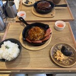 和牛近江牛ランチ 月とハンバーグ - 