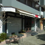 Restaurant Kakurai - 宇女商通りの五差路の角のマンション１階にあります