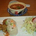 プロォーイ タイ料理 - 上がトムヤムスープ