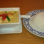 プロォーイ タイ料理 - グリーンカレーです。