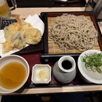 家族亭 - 料理写真:天ぷら盛り合わせと特盛り