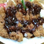 兼山 - ポークカツとトンカツって何が違うんだろう？洋食屋さんならわかるけど（笑）　　味噌汁が付いたとしても１２００円、なのにカツ定食は１３００円！　１００円の内容が気になる～　