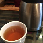 本場韓国料理 沙蘭蛮 - お茶は温かくて美味しい。