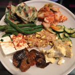 本場韓国料理 沙蘭蛮 - バイキングからたくさん取りました。