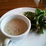 ラ・ファリーナ - [ランチ]　キノコのスープ、サラダ