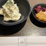 とんかつ 16 - ポテトサラダ 80g(350円)と定食の漬物