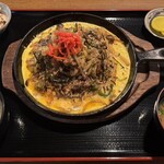 ダイニング 山石 - 亀山みそ焼きうどん 定食（税込1,530円）
