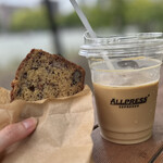 オールプレス エスプレッソ - バナナケーキ(600円)カフェラテ(600円)