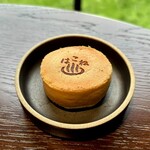 菊川商店 - 「カステラ焼 箱根まんじゅう」（80円）