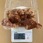 まるちゃん家 - こちらは「鶏皮揚げ」 145g-風袋5gで実質140g