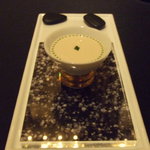 ガストロノミー ジョエル・ロブション - オシェトラキャビア　甲殻類のジュレになめらかなカリフラワーのクレーム