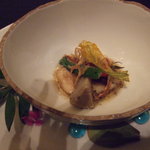 ガストロノミー ジョエル・ロブション - 銚子産的鯛　フランスニース産トゲ付きアーティチョークと共にバリグール仕立て