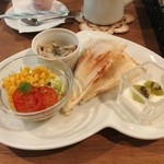 カフェ プリモ パッソ - ハムチーズのホットサンド。